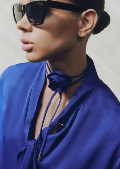 MANGO Koszule I Bluzki*Bluzka satynowa z chokerem z kwiatem