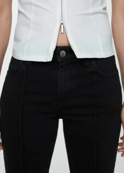 MANGO Dżinsy*Dżinsy slim capri z dekoracyjnymi szwami