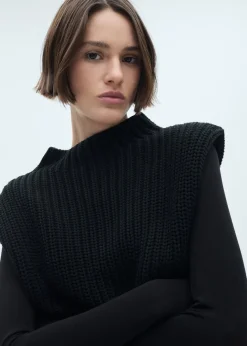 MANGO Kamizelki*Kamizelka z dzianiny z poduszkami na ramionach