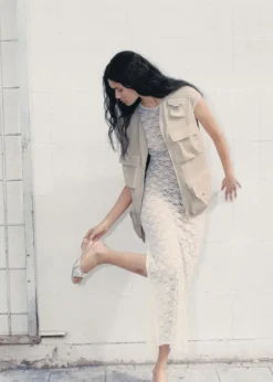 MANGO Buty*Klapki na koturnie w metalicznym kolorze ze sprzączką