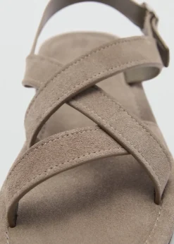 MANGO Skóra|Buty*Klapki ze skrzyżowanymi paskami ze skóry dwoiny