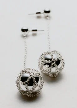 MANGO Biżuteria*Kolczyki z wiszącą kulą na łańcuszku