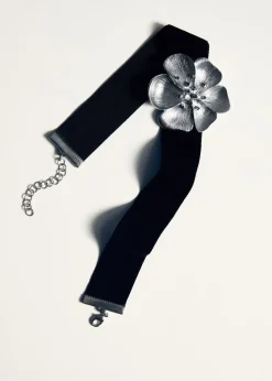 MANGO Biżuteria*Naszyjnik choker z kwiatem i kryształkami