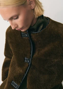 MANGO Płaszcze|Kurtki*Płaszcz z imitacji futra z aplikacjami