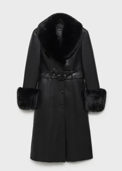 MANGO Płaszcze*Płaszcz z imitacji skóry z wykończeniami z futra