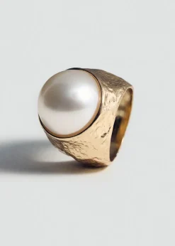 MANGO Biżuteria*Pierścionek z teksturą i perłą