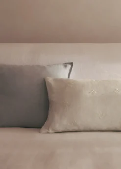 MANGO Poszewki Na Jaśki|Poszewki Na Jaśki*Poszewka na jaśka z 100% lnu z kwiatowym haftem 35 x 90 cm