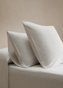 MANGO Poszewki Na Poduszki*Poszewka na poduszkę z bawełny z kwiatowym haftem 45 x 110 cm