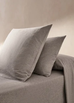 MANGO Poszewki Na Poduszki*Poszewka na poduszkę z bawełnianej flaneli w paski 60 x 60 cm