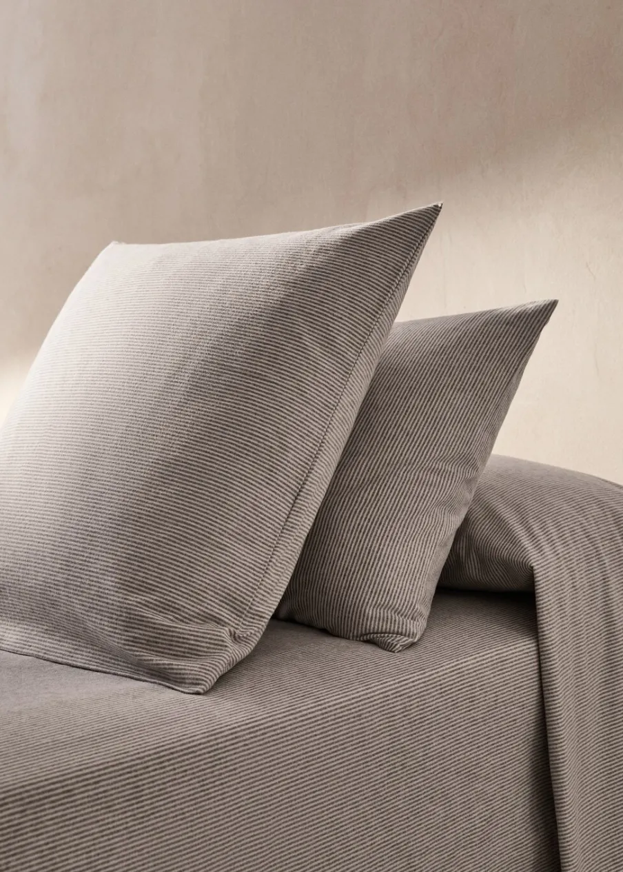 MANGO Poszewki Na Poduszki*Poszewka na poduszkę z bawełnianej flaneli w paski 60 x 60 cm