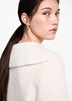 MANGO Swetry I Kardigany*Sweter z dzianiny z dekoltem w szpic