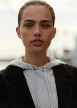 MANGO Swetry I Kardigany|Bluzy*Sweter z dzianiny z kapturem